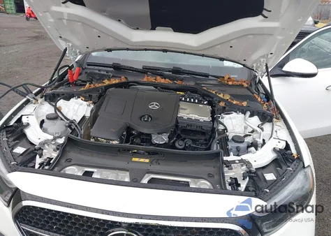 2025 Mercedes-Benz E 350 z USA, uszkodzony, nr VIN W1KLF4HB5SA135695